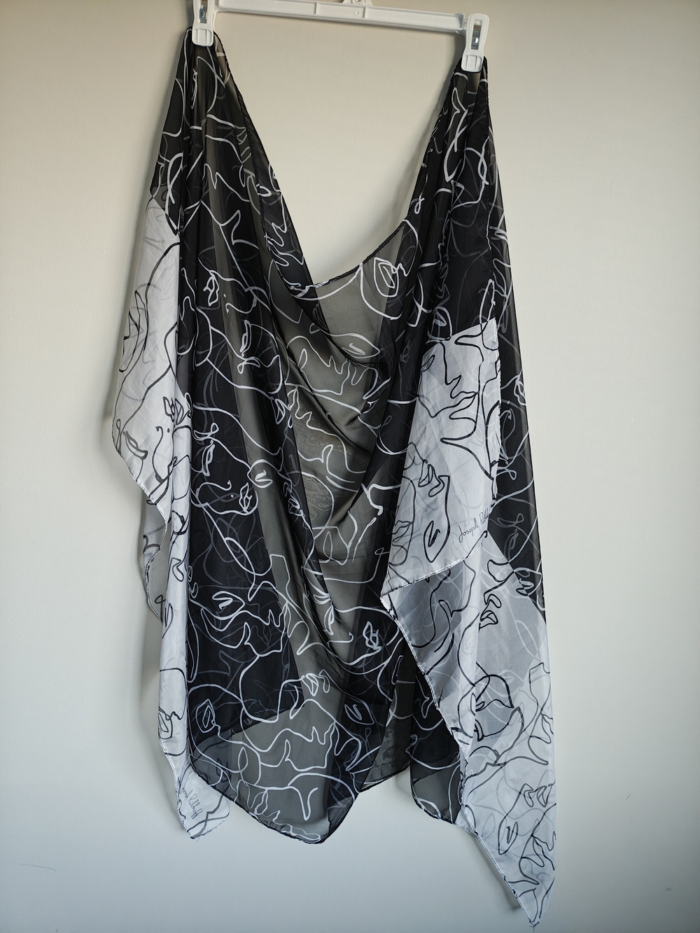 Joan Rivers Black & White Abstract Scarf Like New